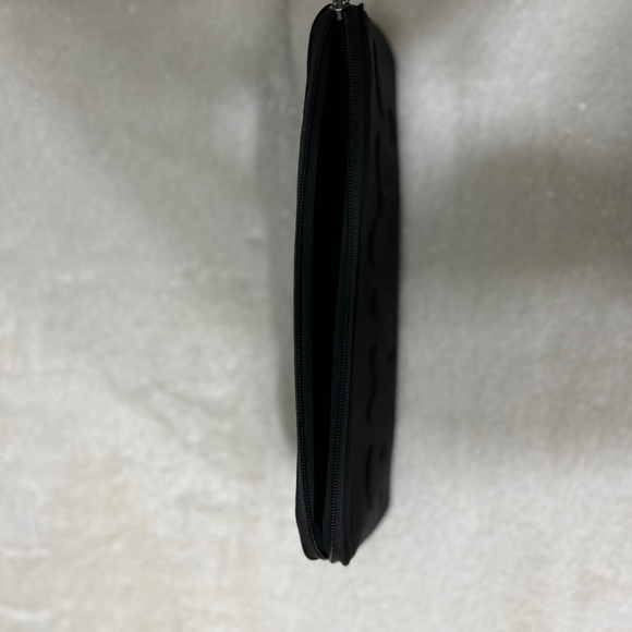 SKIMS Neoprene Makeup Bag Travel Case for Shapewear Makeup Lingerie BLACK - Picture 4 of 4